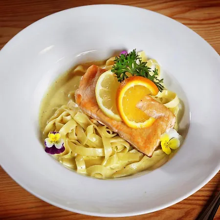 Restaurant-cafe-pension Himmel 3*
