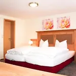 ゲストハウス Restaurant-cafe-pension Himmel 4*