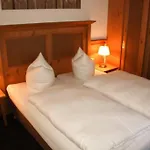 Restaurant-cafe-pension Himmel ゲストハウス 4*