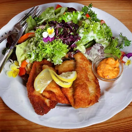 게스트하우스 Restaurant-cafe-pension Himmel 란츠후트